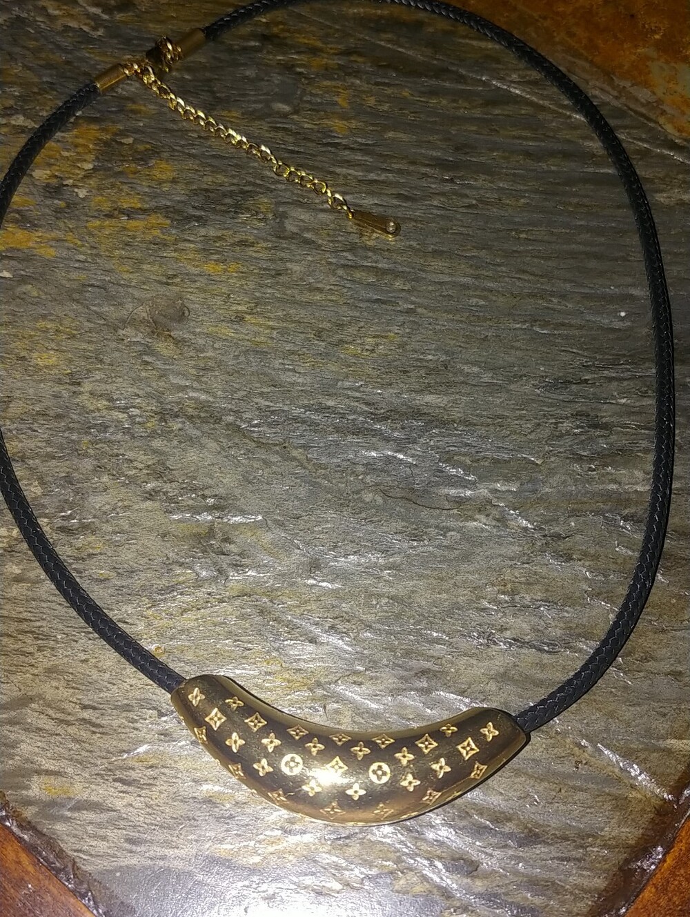 Louis Vuitton Blue and Silver Round Logo Pendant Necklace - Picture 4 of 6